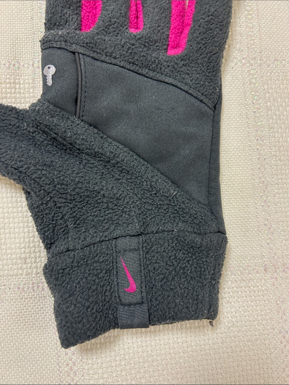 Nike athletic gloves Wearable Gloves image 2